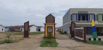 foto gerbang perumahan Grand Kayong Adhyaksa Residence