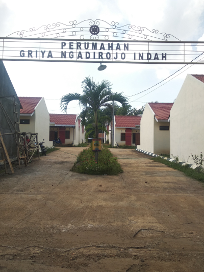 foto gerbang perumahan Griya Ngadirojo Indah