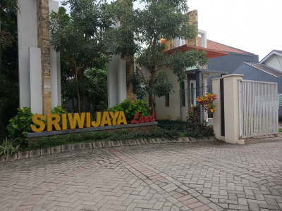 foto gerbang perumahan Sriwijaya Land