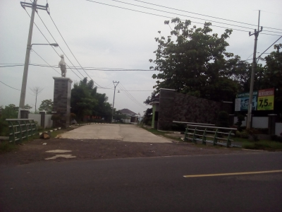 foto gerbang perumahan Graha Beber Raya