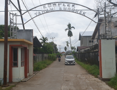 foto gerbang perumahan Taman Anggrek