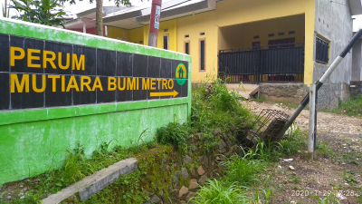 foto gerbang perumahan MUTIARA BUMI METRO