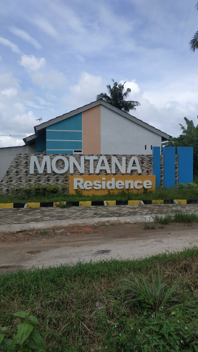 foto gerbang perumahan Montana Residence