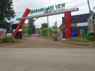 foto gerbang perumahan Cikarang Lake View