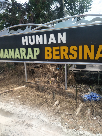 foto gerbang perumahan manarap bersinar