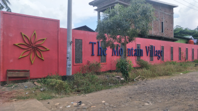 foto gerbang perumahan The mountain village