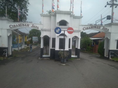 foto gerbang perumahan Cibarusah Jaya