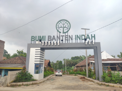 foto gerbang perumahan BUMI BANTEN INDAH