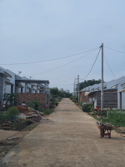 foto gerbang perumahan Mendalo village
