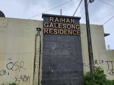 foto gerbang perumahan Raihan Galesong Residence