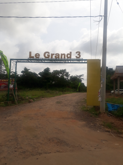 foto gerbang perumahan LeGrand 3