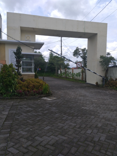 foto gerbang perumahan Villa Akatara