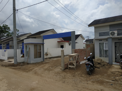 foto gerbang perumahan Grand Santika Regency