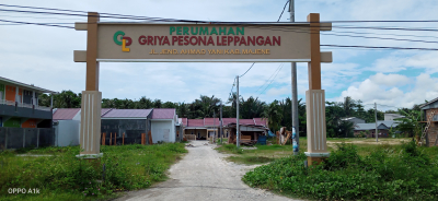 foto gerbang perumahan GRIYA PESONA LEPPANGAN 
