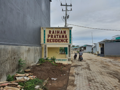 foto gerbang perumahan RAIHAN PRATAMA RESIDENCE TATTAKANG