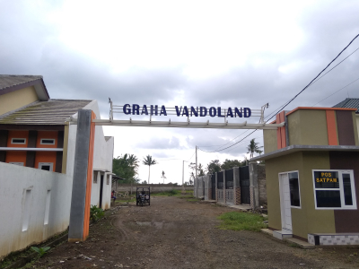 foto gerbang perumahan Graha Vandoland