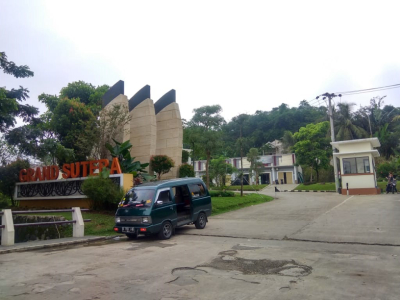 foto gerbang perumahan Grand Sutera Leuwiliang