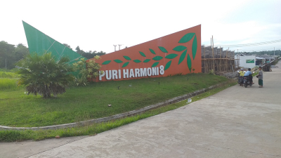 foto gerbang perumahan Puri Harmoni 8