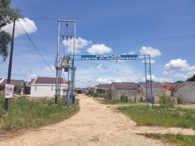 foto gerbang perumahan Griya Plambon Asri