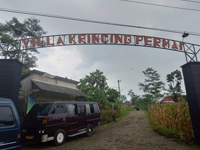 foto gerbang perumahan perumahan villa krincing permai