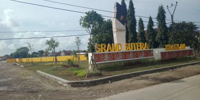 foto gerbang perumahan Grand Sutera Kragilan