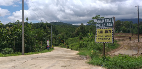 foto gerbang perumahan PERUM GRAHA RAYA 3 KLIRIS