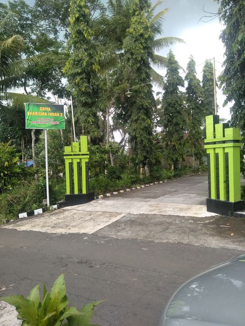 foto gerbang perumahan KHARISMA INDAH 2
