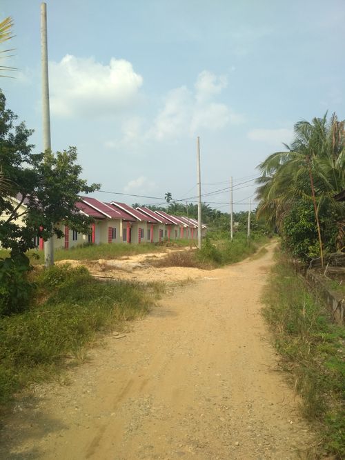 foto gerbang perumahan ALAMANDA ASRI