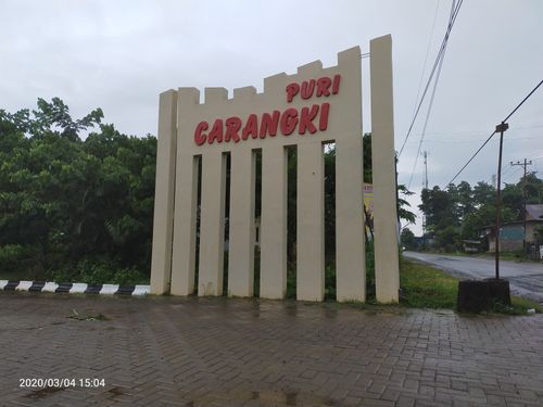 foto gerbang perumahan Puri Carangki