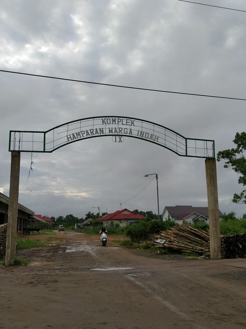 foto gerbang perumahan KOMPLEK HAMPARAN WARGA INDAH IX