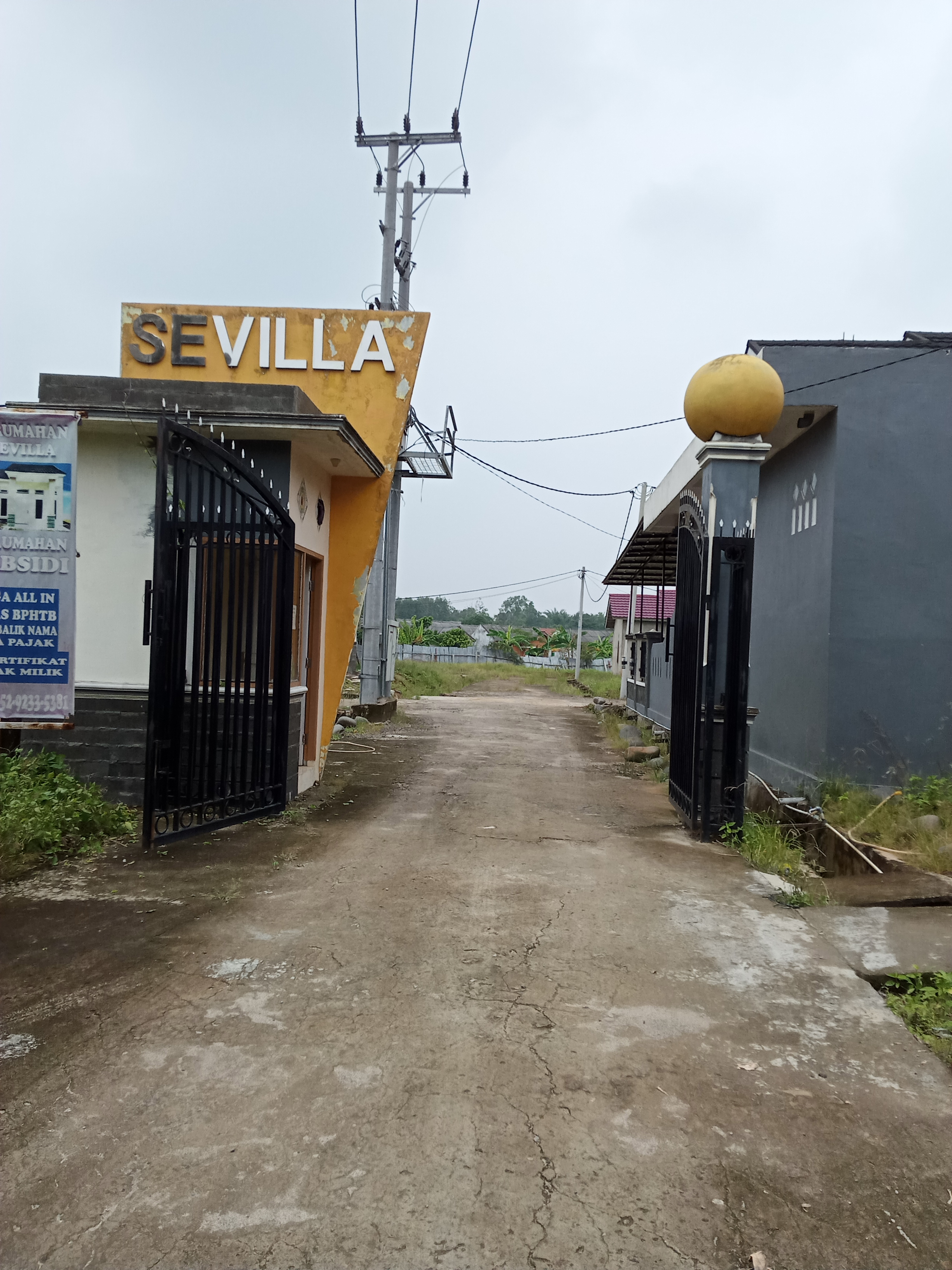 foto gerbang perumahan Perumahan Sevilla
