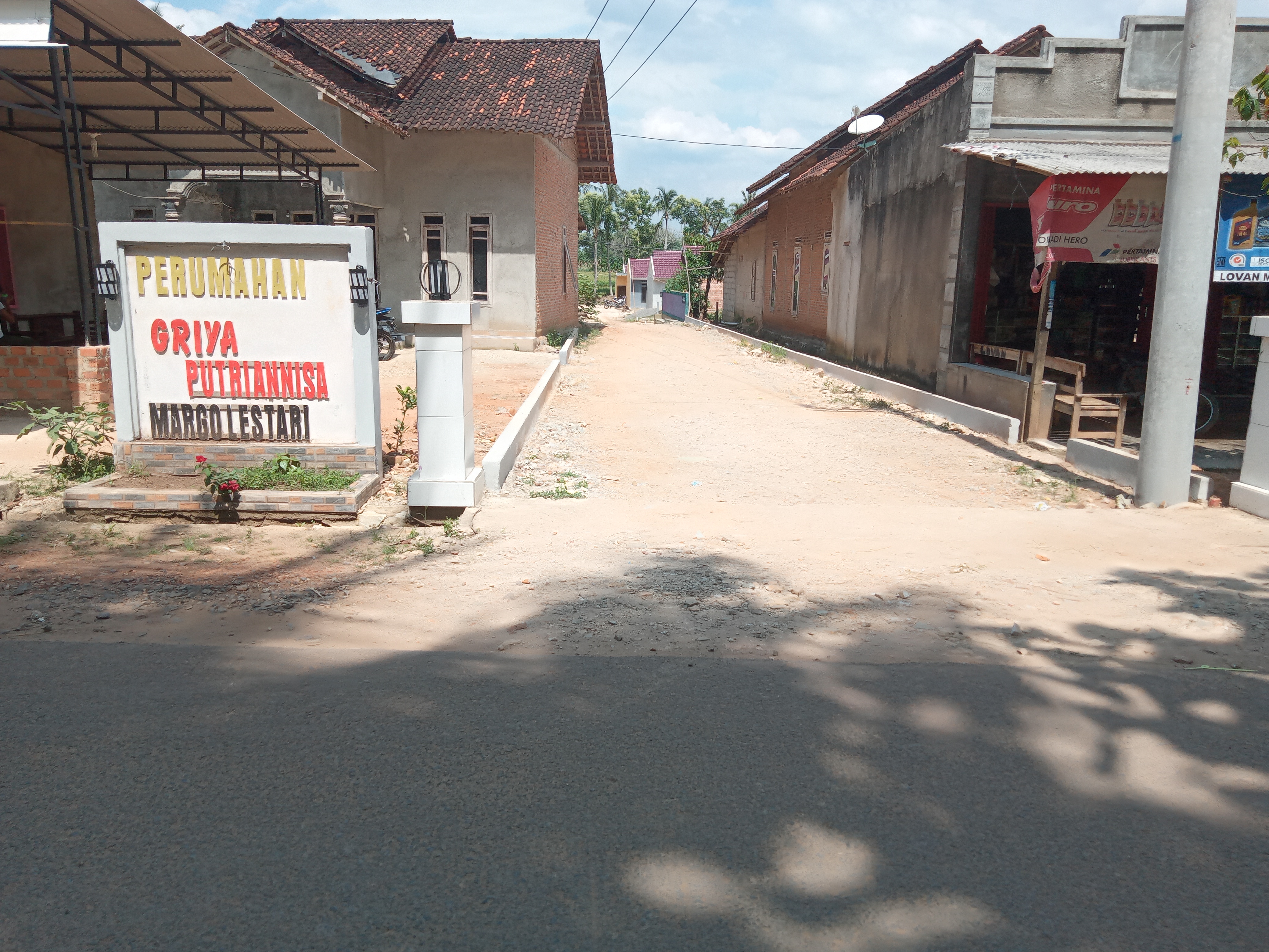 foto gerbang perumahan Griya Putri Anisa 