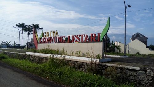 foto gerbang perumahan Griya Kedawung Lestari