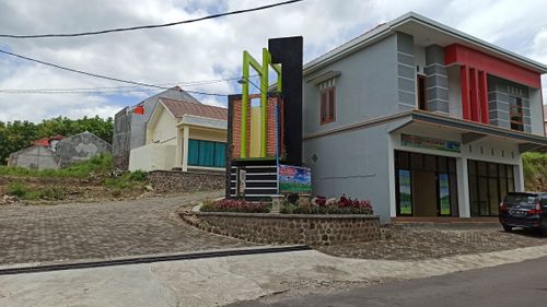 foto gerbang perumahan PERUMAHAN GRAHA RINGINAGUNG LESTARI