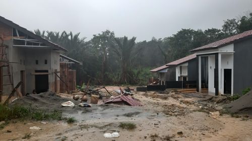 foto gerbang perumahan Grand Andika Teporombua