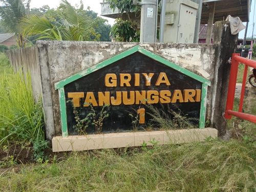 foto gerbang perumahan GRIYA TANJUNG SARI