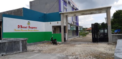 foto gerbang perumahan D'Besel Regency