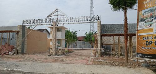 foto gerbang perumahan PERMATA KHAZANAH ANTIROGO