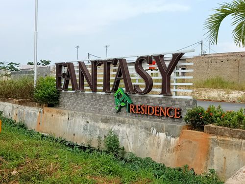 foto gerbang perumahan Fantasy Residence
