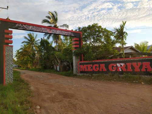 foto gerbang perumahan Mega Griya