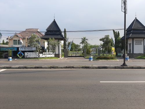foto gerbang perumahan Perumnas Kraton Harmoni Pasuruan