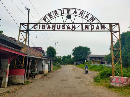 foto gerbang perumahan CIBARUSAH INDAH 1