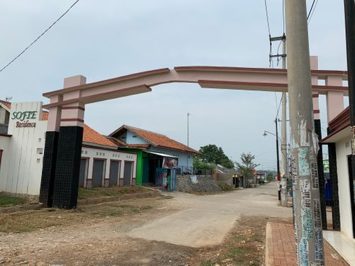 foto gerbang perumahan Sofie Residence