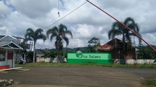 foto gerbang perumahan Griya Salawu