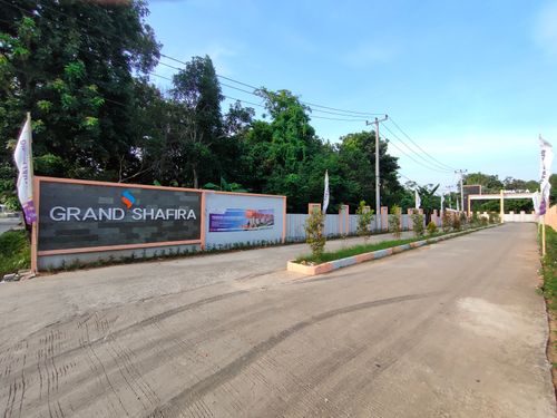 foto gerbang perumahan Grand Shafira