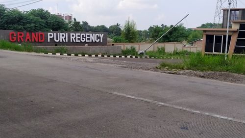foto gerbang perumahan Grand Puri Regency