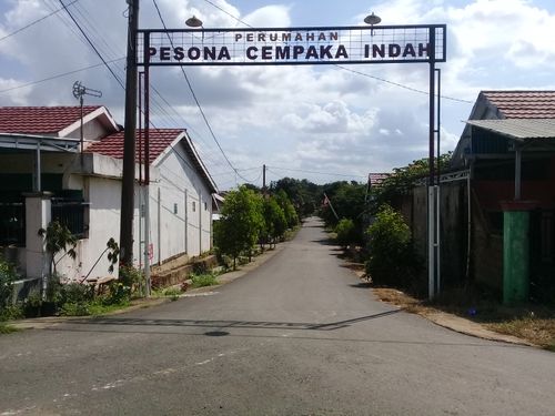 foto gerbang perumahan PERUMAHAN PESONA CEMPAKA INDAH