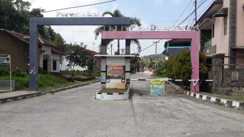 foto gerbang perumahan PUTRI DINAR LESTARI