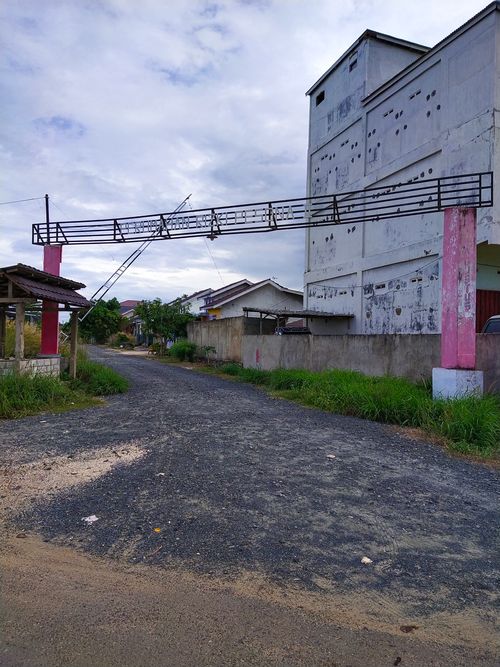 foto gerbang perumahan RIZKI PESONA II