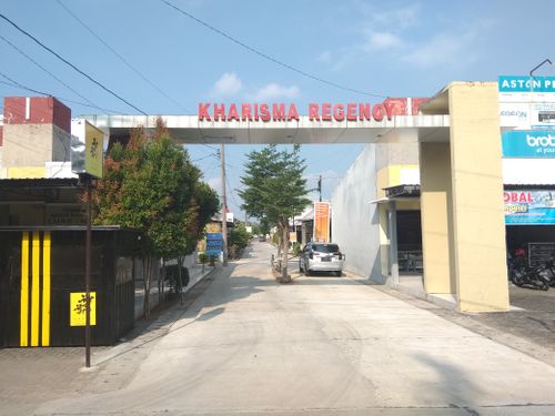 foto gerbang perumahan KHARISMA REGENCY
